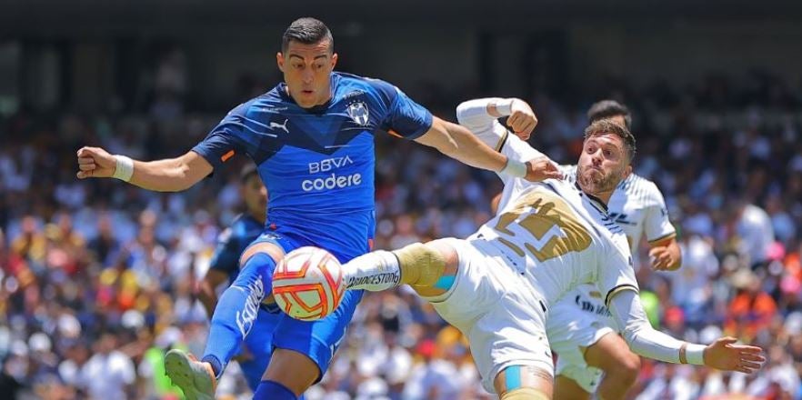 Funes Mori, en acción ante Pumas