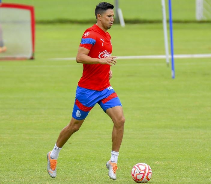 Molina en un entrenamiento de Chivas