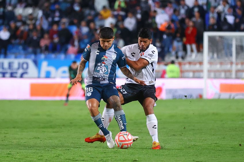 Chofis López durante un partido de Pachuca