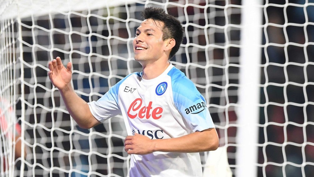 Chucky Lozano celebrando gol con el Napoli