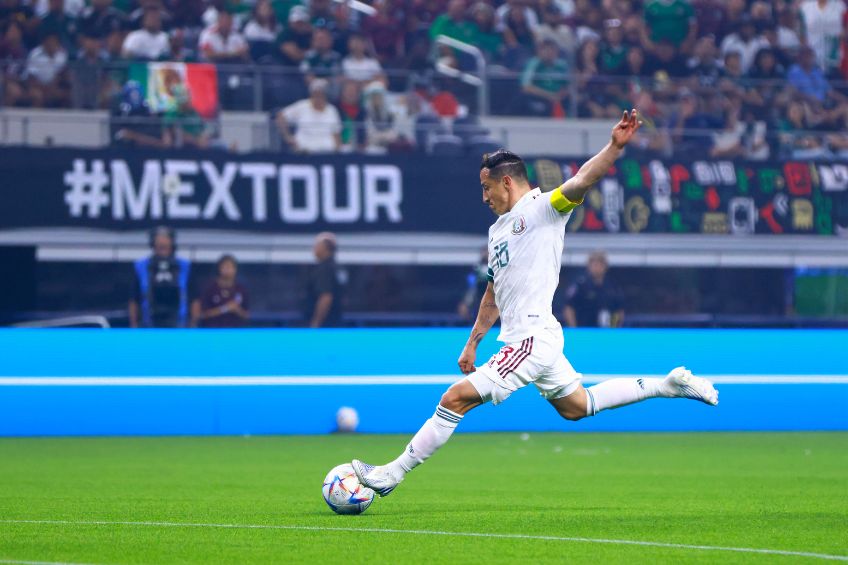 Andrés Guardado durante un partido de México