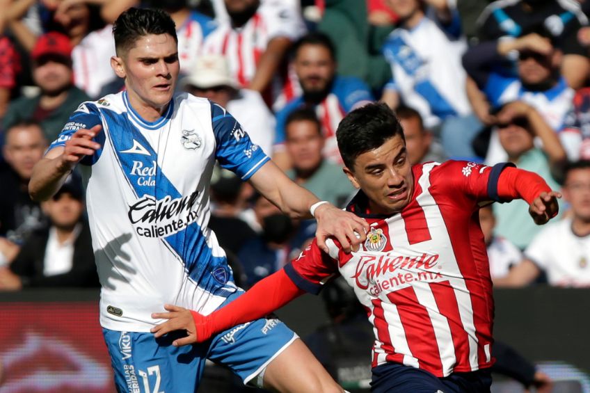 Israel Reyes durante un partido del Puebla