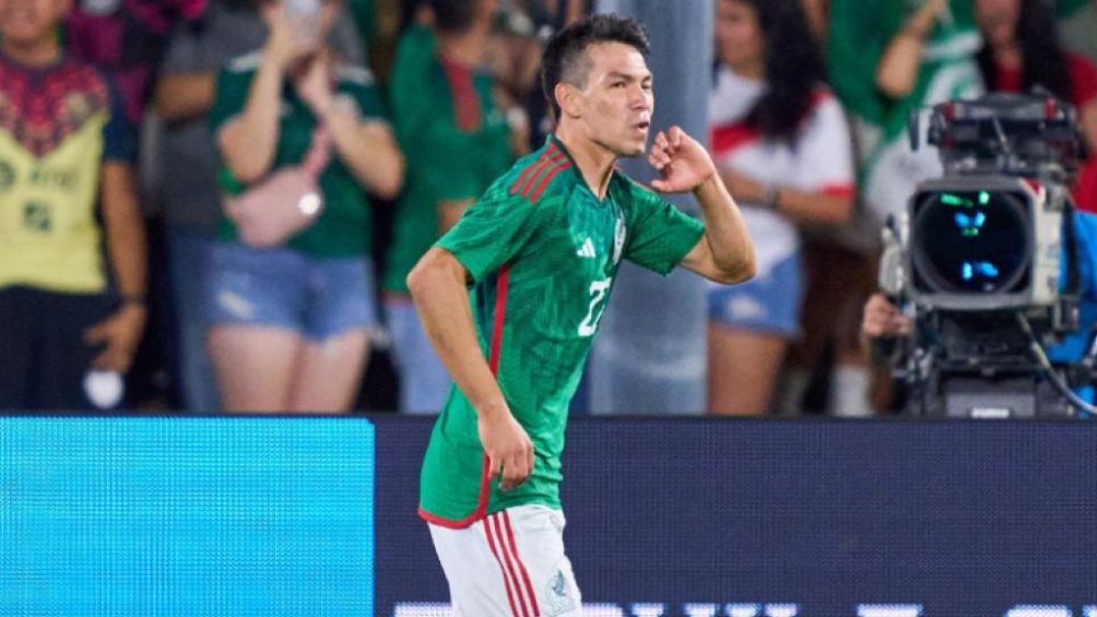 Lozano tras anotar con el Tri 