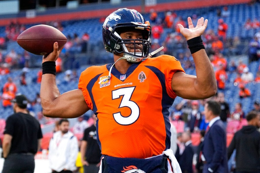 Russell Wilson durante un partido con Broncos