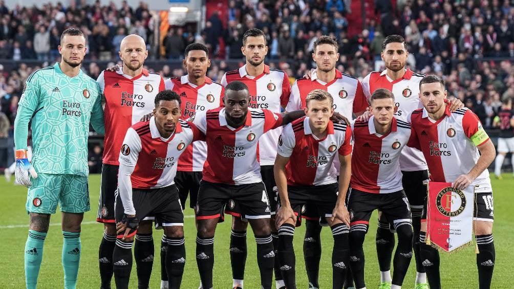 Giménez de titular con el Feyenoord