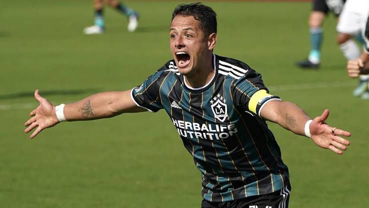 Chicharito reclamó en un partido de la MLS 