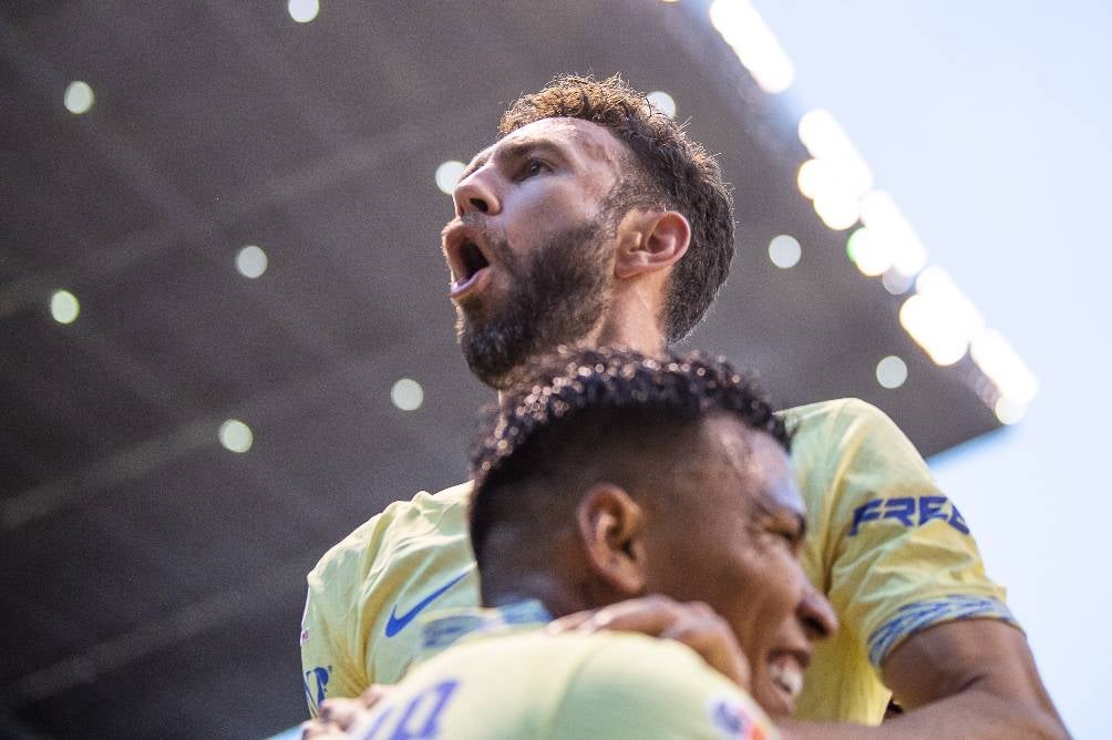 Miguel Layún celebra un gol