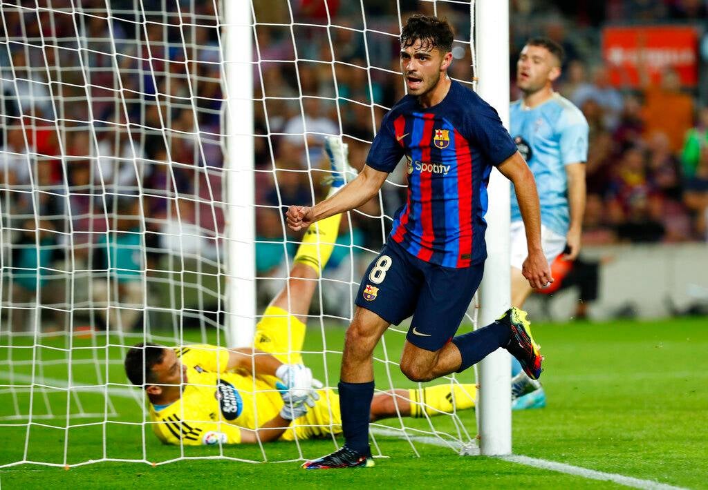 Pedri celebra un gol en el Barcelona