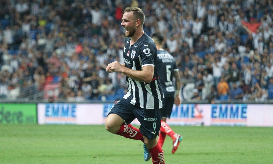 El Toro celebra gol con Rayados