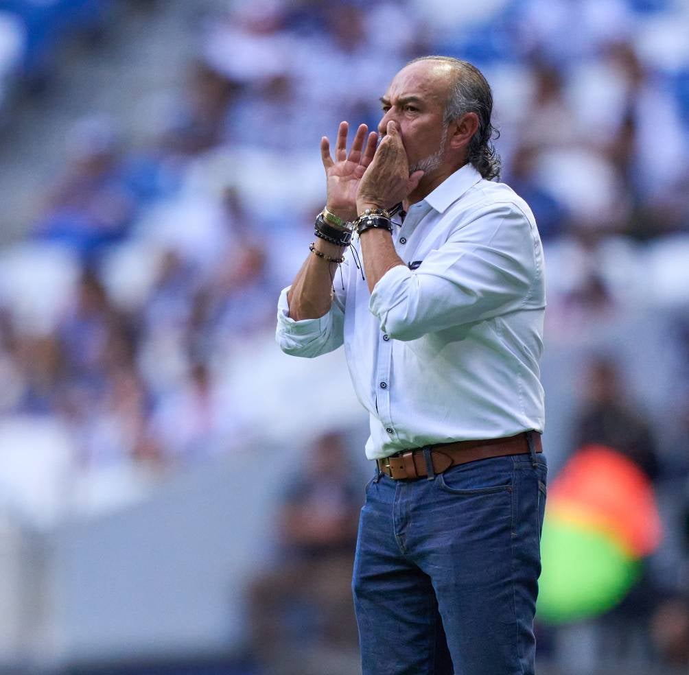 El Potro Gutiérrez en el duelo ante Rayados