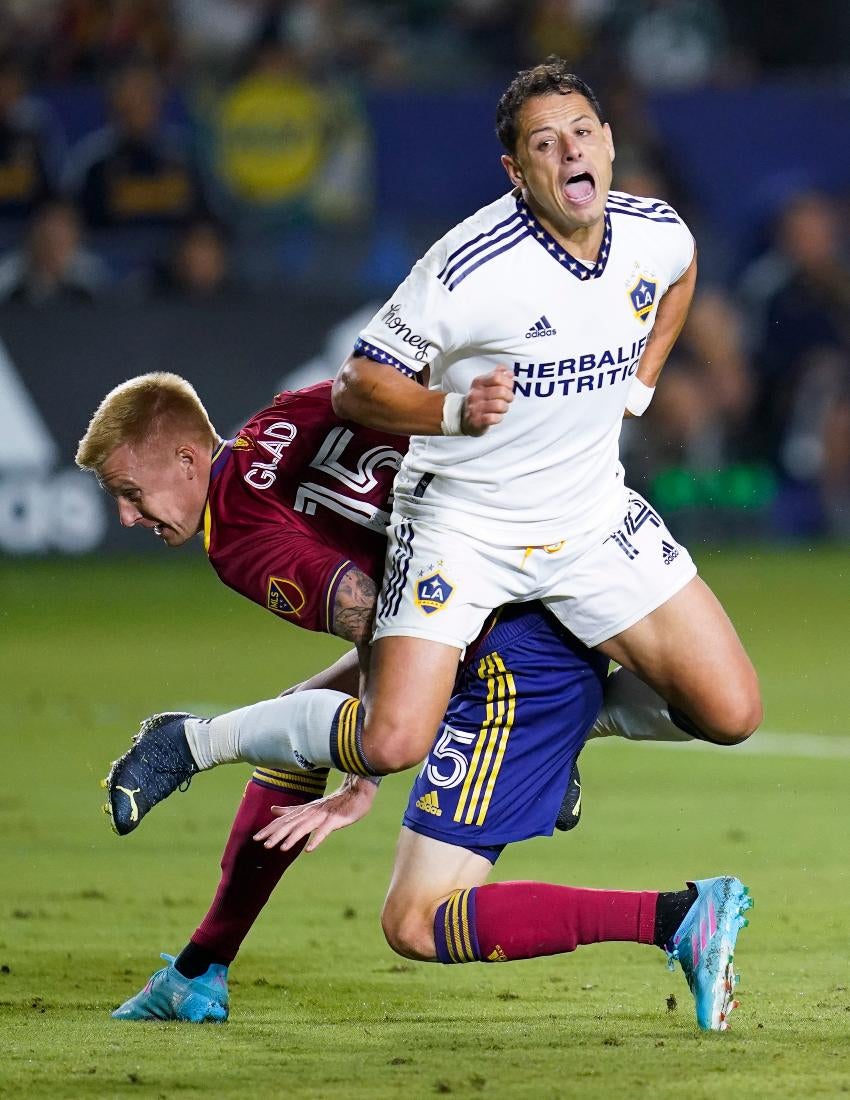 Chicharito en un juego con Galaxy 