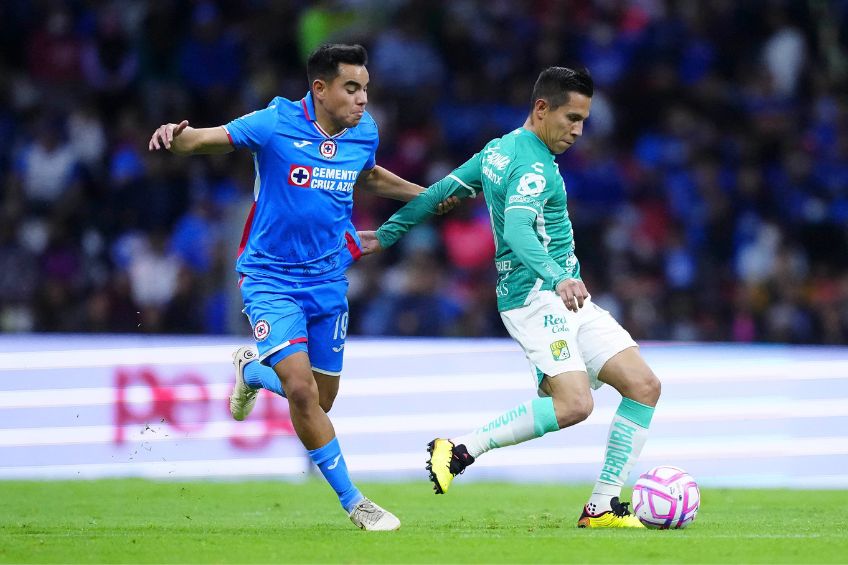 Carlos Rodríguez durante un partido de Cruz Azul