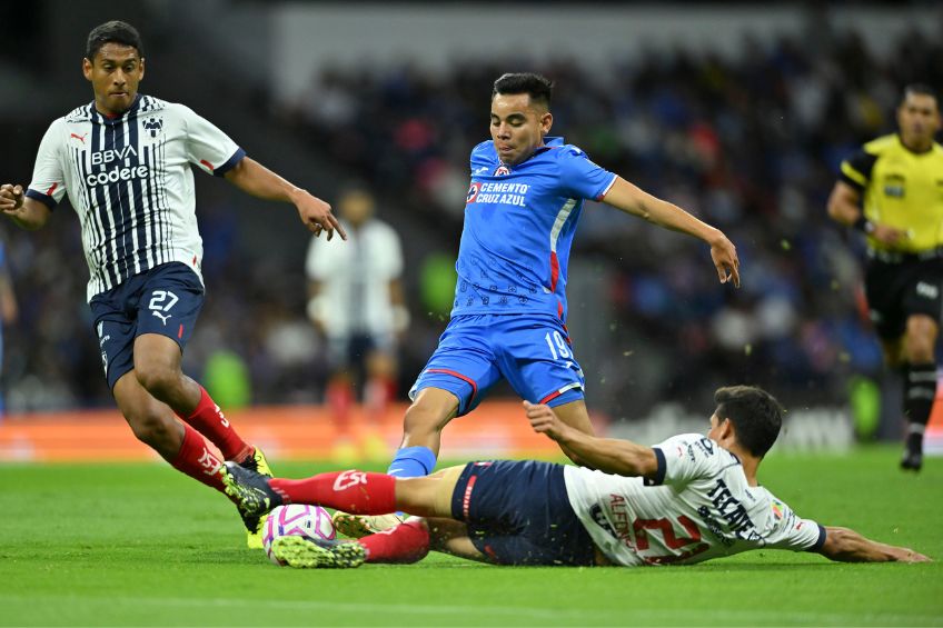 Carlos Rodríguez durante un partido de Cruz Azul