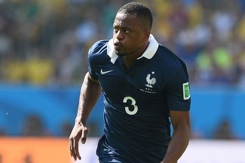 Patrice Evra durante un partido de Francia