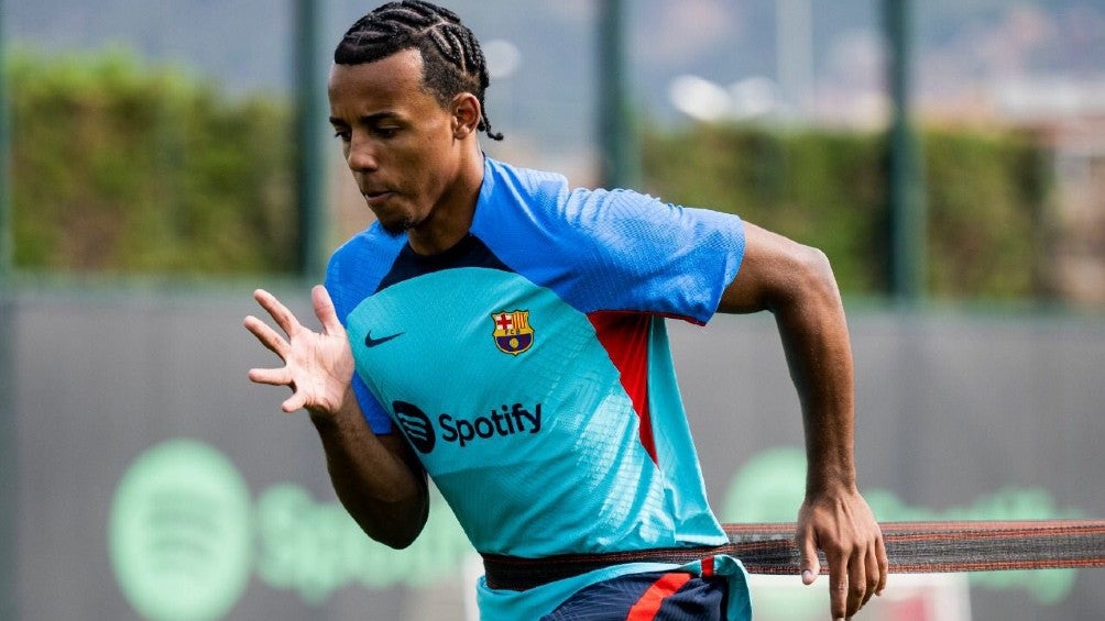 Jules Koundé durante entrenamiento con Barcelona