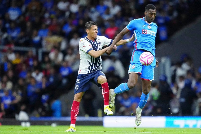 Carneiro en el partido vs Rayados en el Azteca 