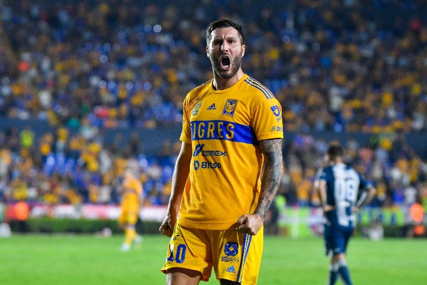 Gignac celebrando un gol 