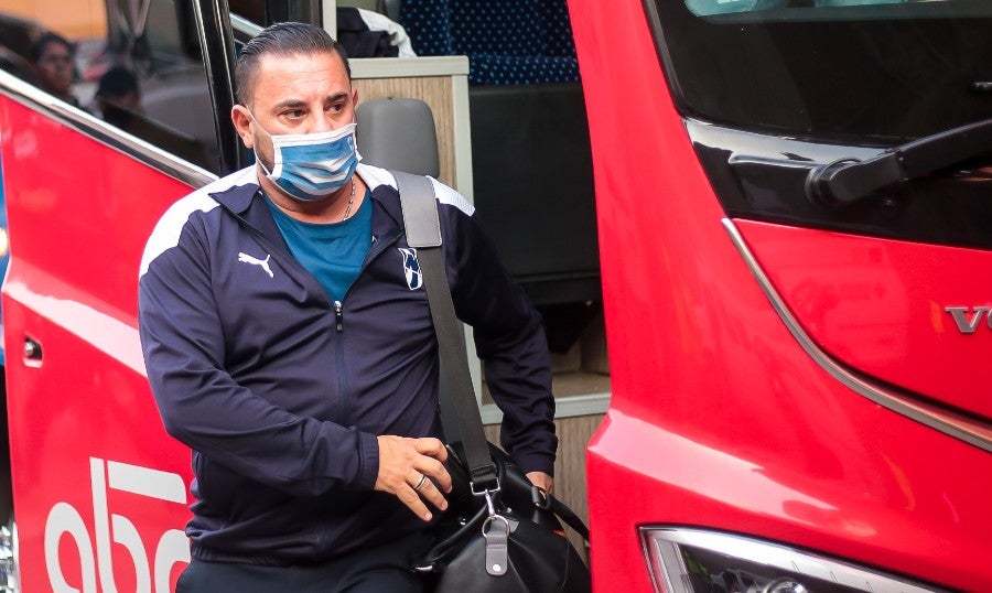 Mohamed llegando a juego de Rayados