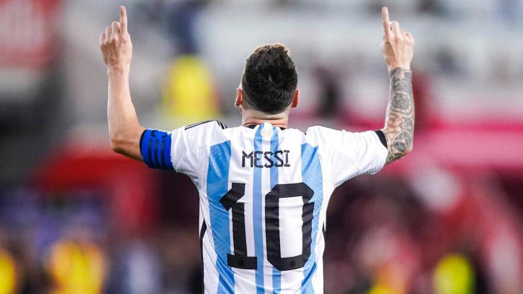 Messi tras anotar con su Selección