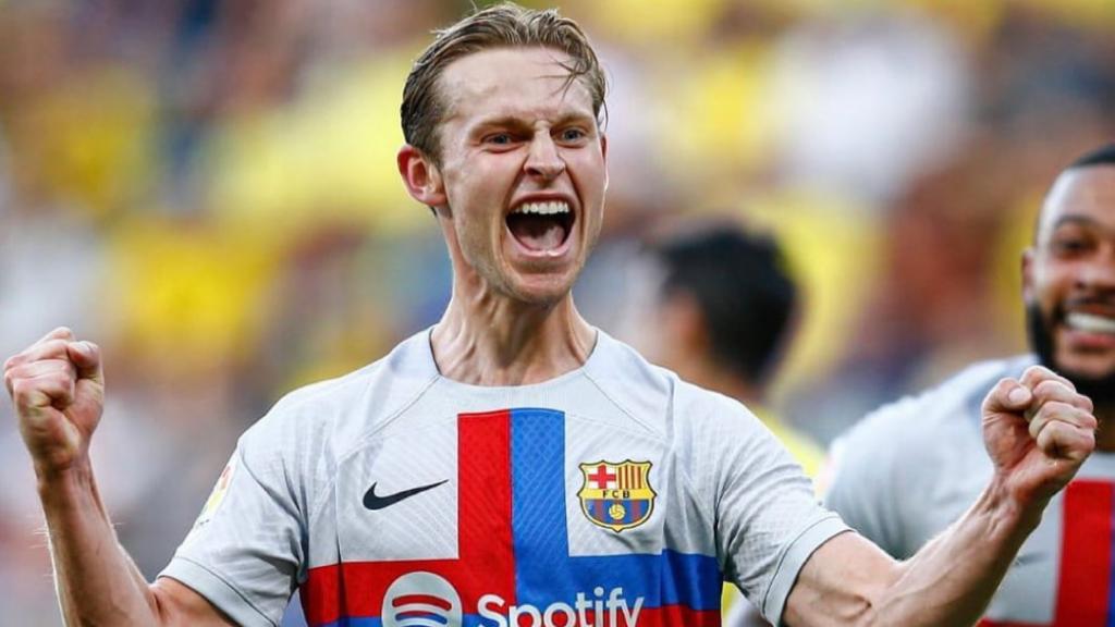 Frenkie tras anotar con el Barcelona