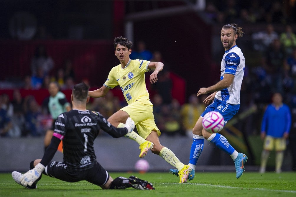 Jürgen Damm en el duelo ante el Puebla en Liguilla