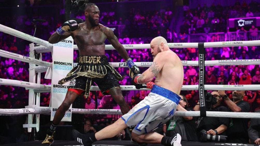 Deontay Wilder noqueando a Robert Helenius