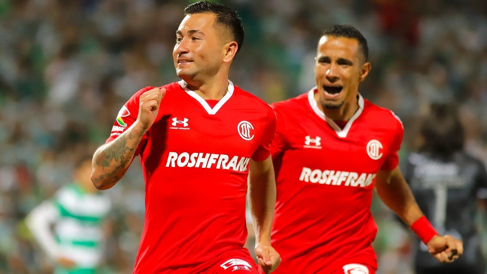 Jean Meneses en festejo de gol con Toluca