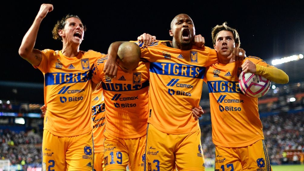 Jugadores de Tigres en festejo