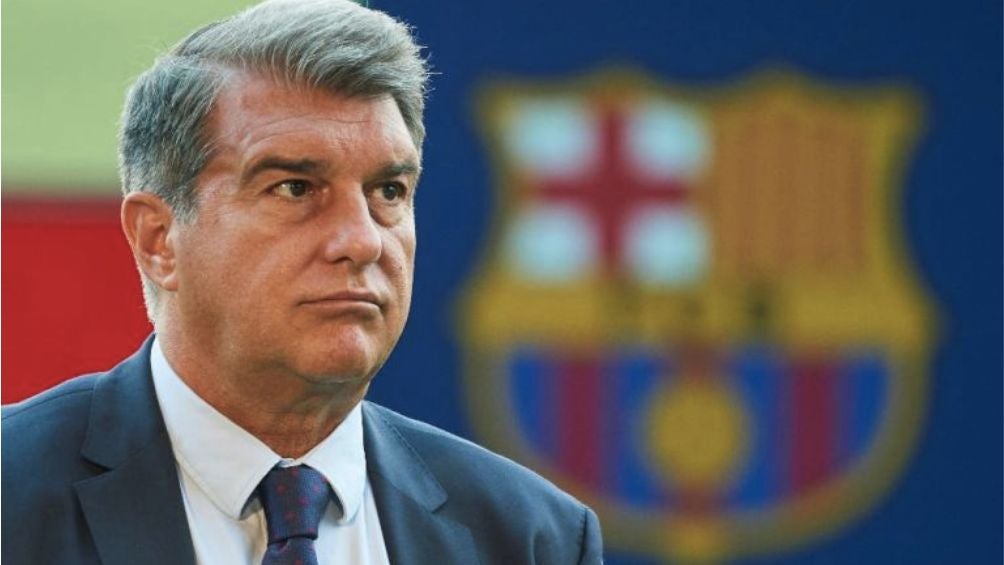 Laporta bajó a increpar al arbitro tras El Clásico