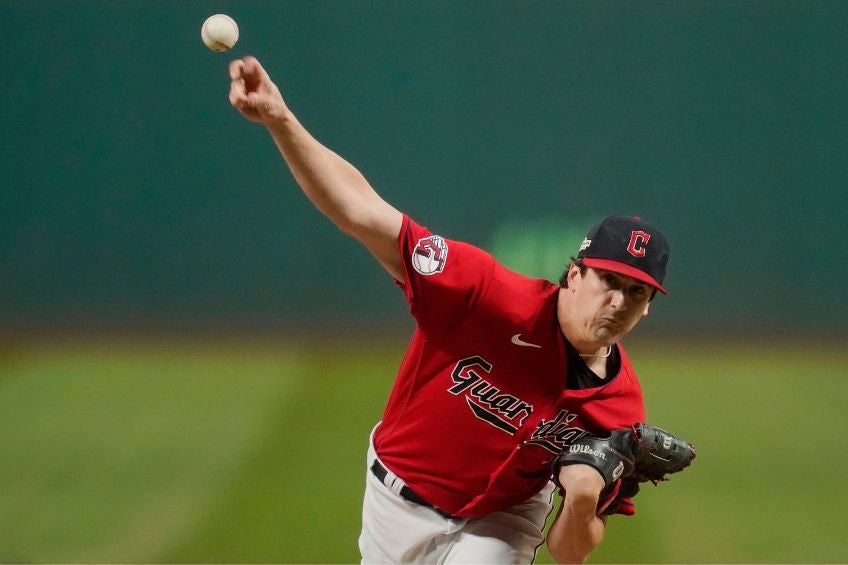 Cal Quantrill durante un partido de los Guardians