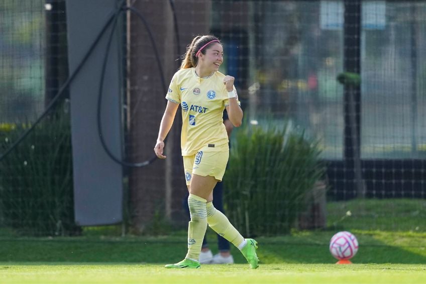 Katty Martínez festejando un gol