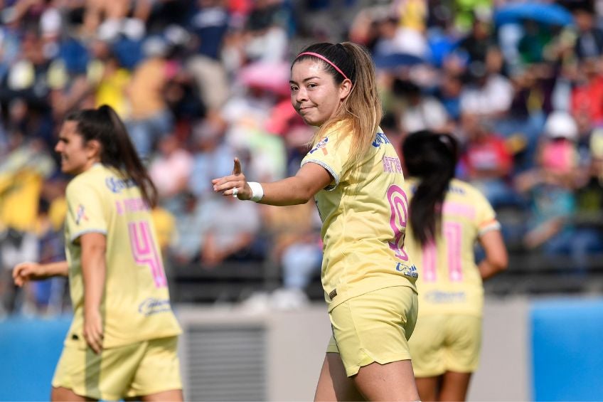 Katty Martínez festejando un gol