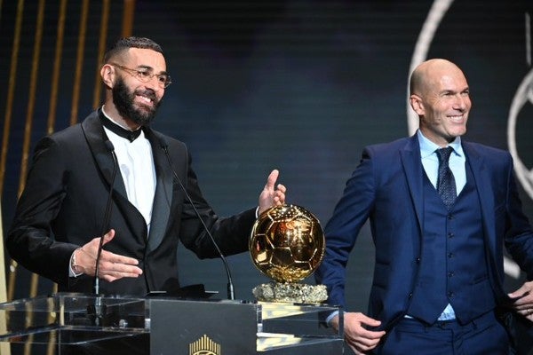 Zidane dio el Balón de Oro a Karim Benzema