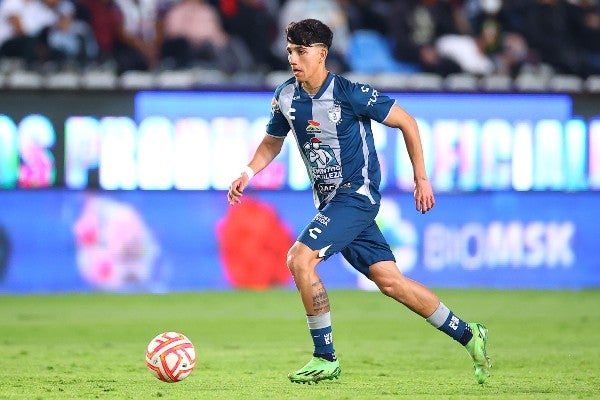 Kevin Álvarez en acción con Pachuca