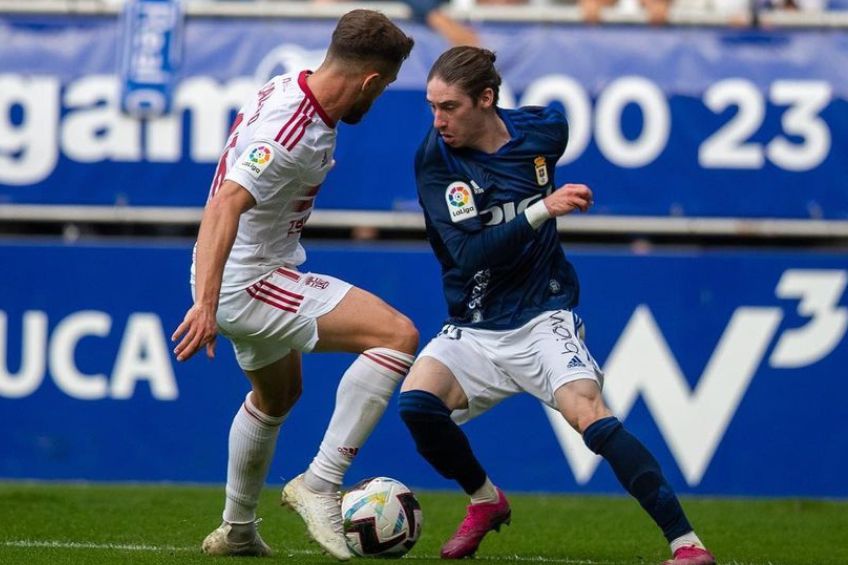 Marcelo Flores durante un partido del Real Oviedo