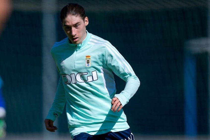 Marcelo Flores entrenando con el Real Oviedo