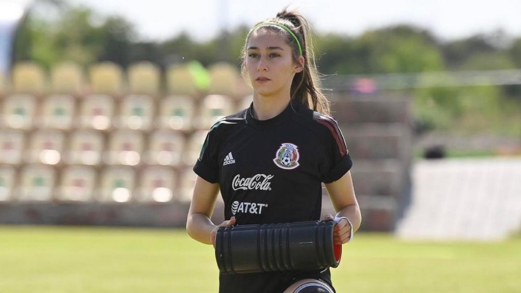 Tatiana en el entrenamiento del Tri 