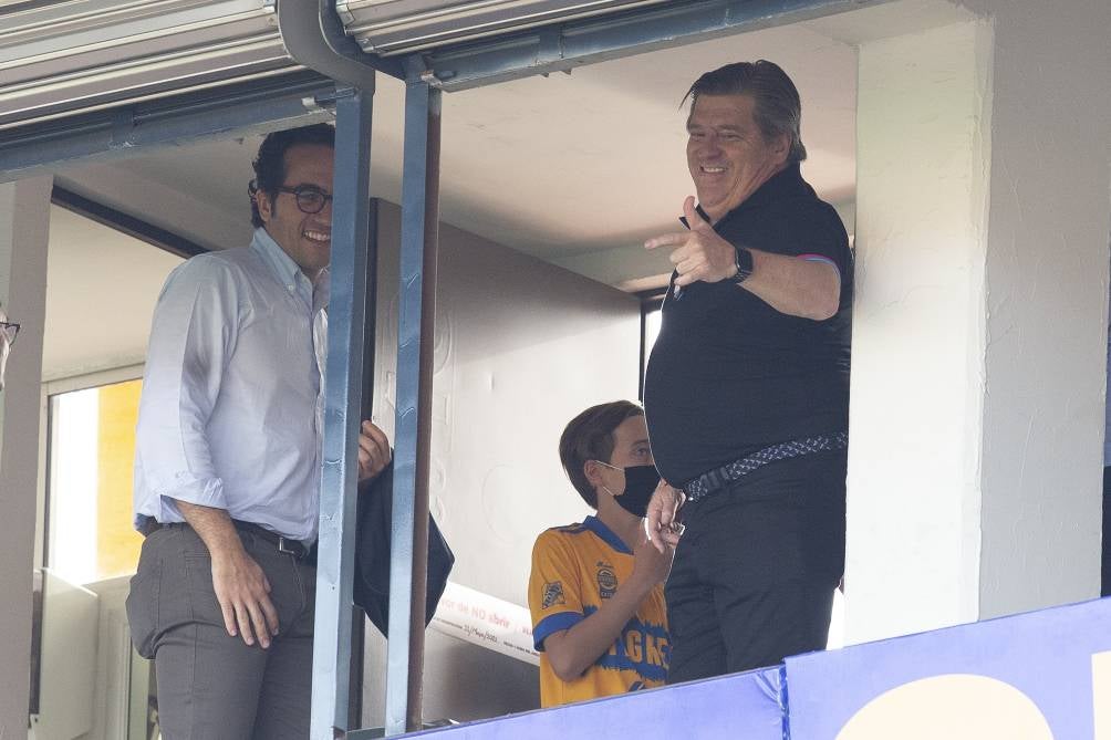 Miguel Herrera junto a Mauricio Culebro