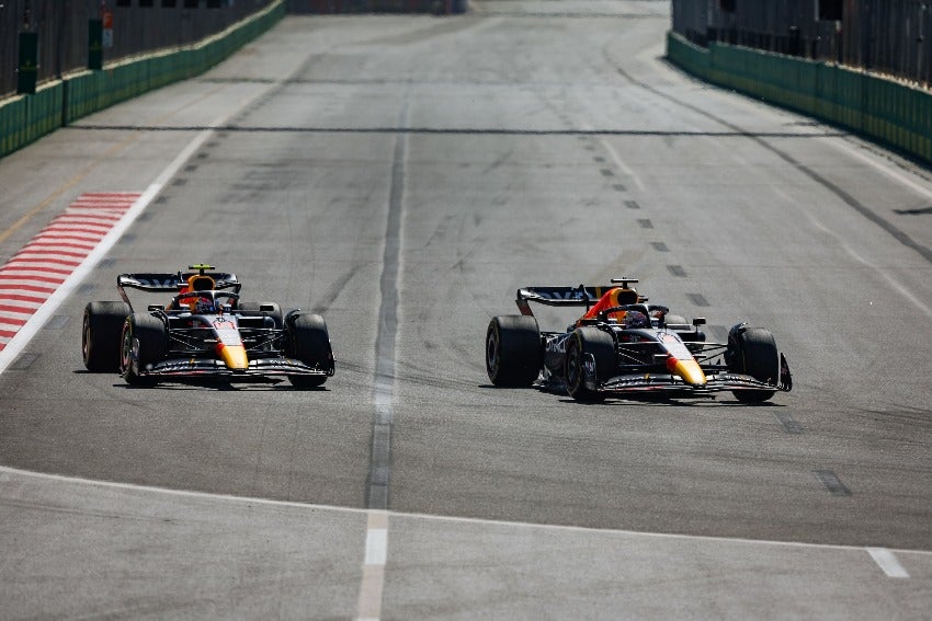 Pérez y Verstappen en un GP de la F1