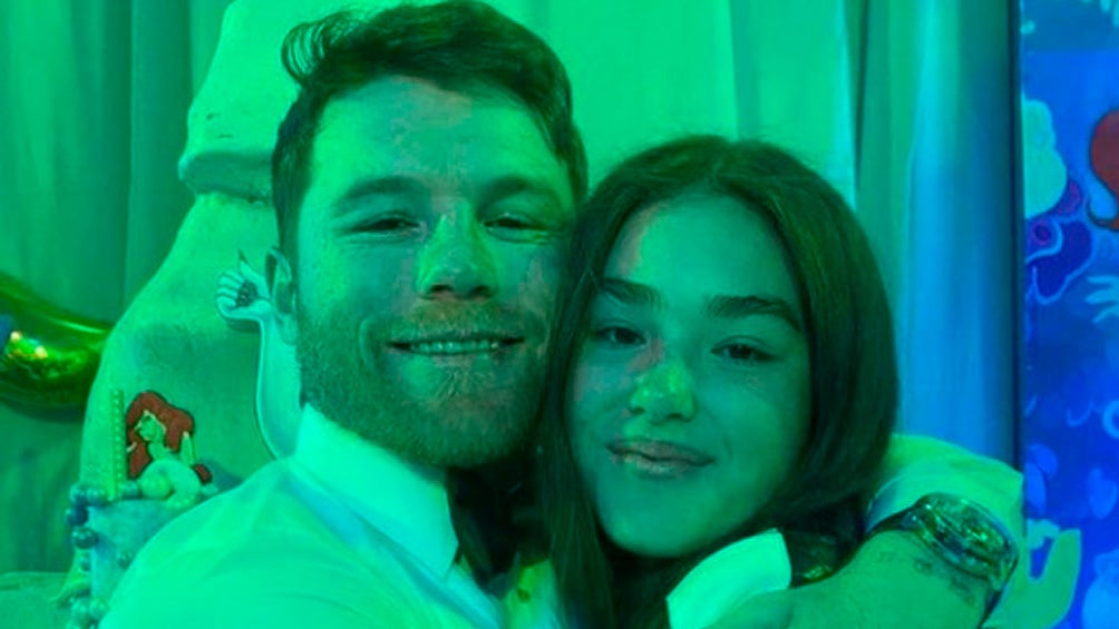 Canelo Álvarez junto a Emily Cinnamon Álvarez 