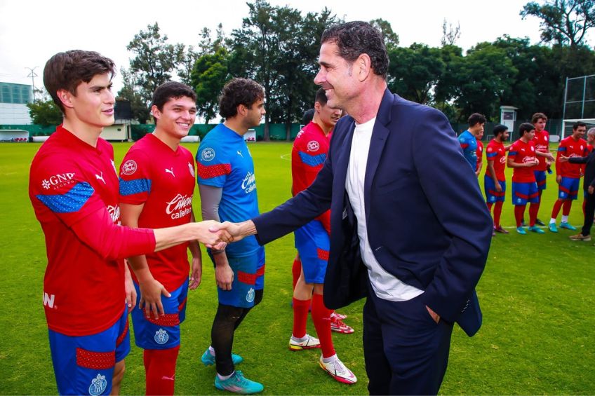 Fernando Hierro en su visita a Verde Valle