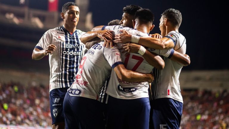 Jugadores de Rayados en festejo