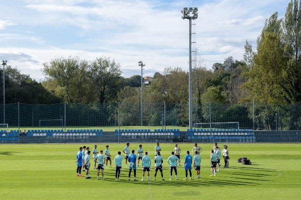 El primer entrenamiento del club bajo el mando de Cervera 