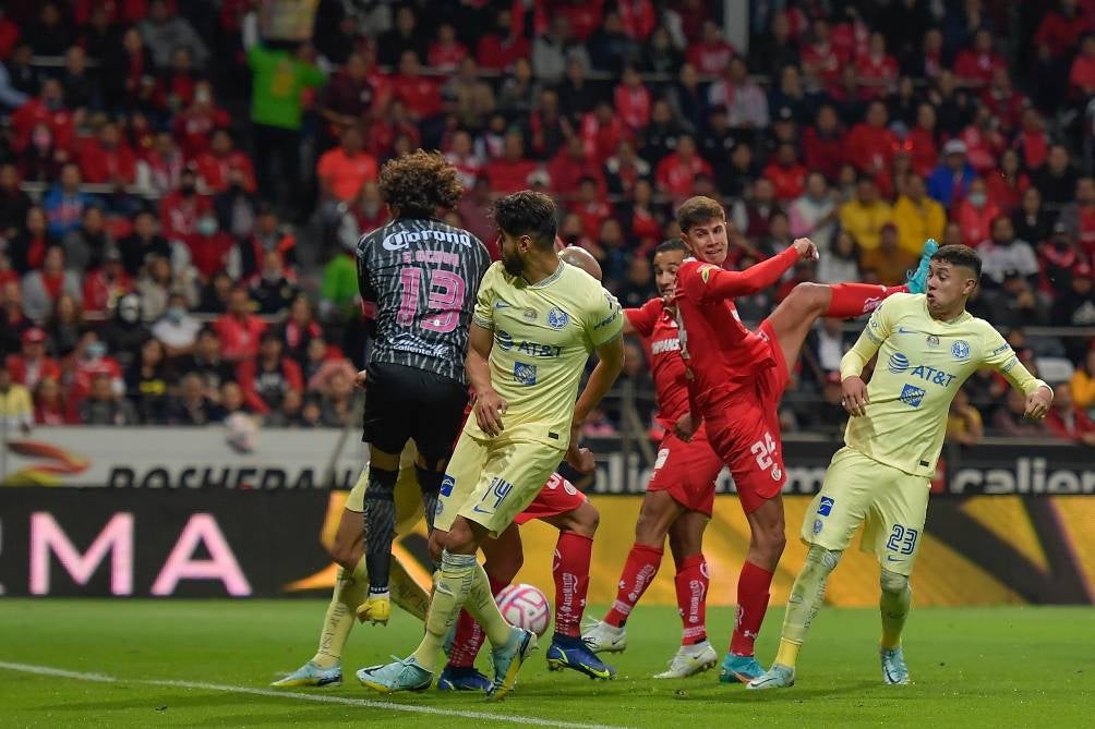 Guillermo Ochoa se equivicó en la salida