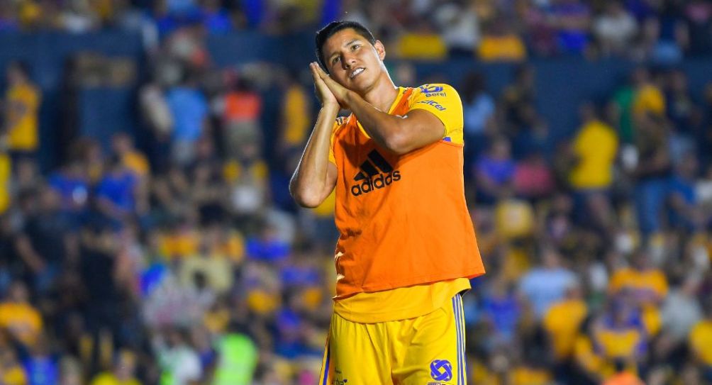 Hugo Ayala previo a un partido de Tigres