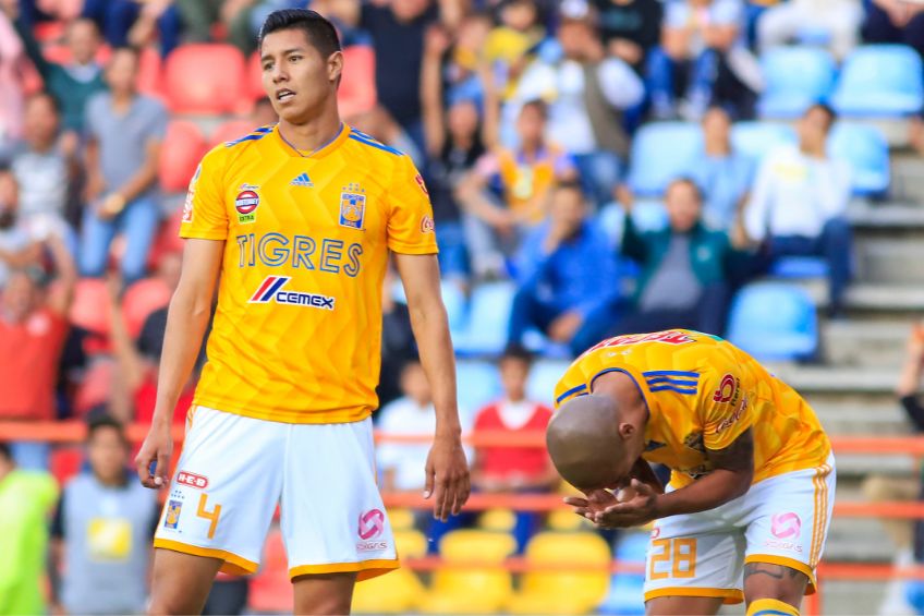 Hugo Ayala y Chaka Rodríguez durante un partido de Tigres