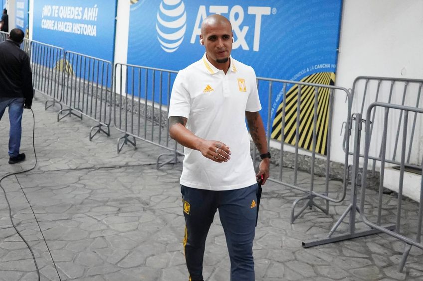 Chaka Rodríguez previo a un partido de Tigres