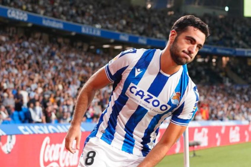 Mikel Merino durante un partido de la Real Sociedad