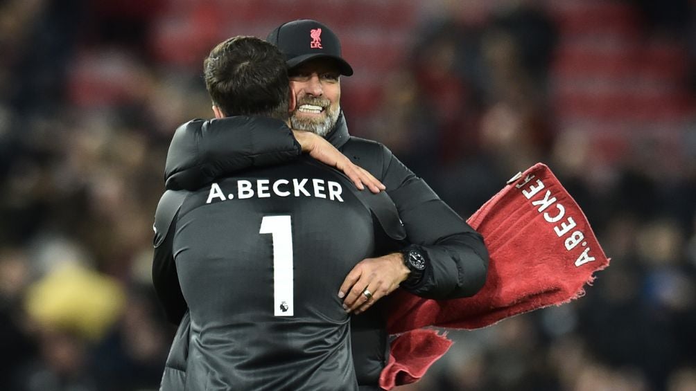 Klopp y Allison festejan la victoria