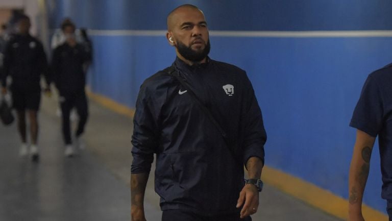 Dani Alves previo a un partido con Pumas